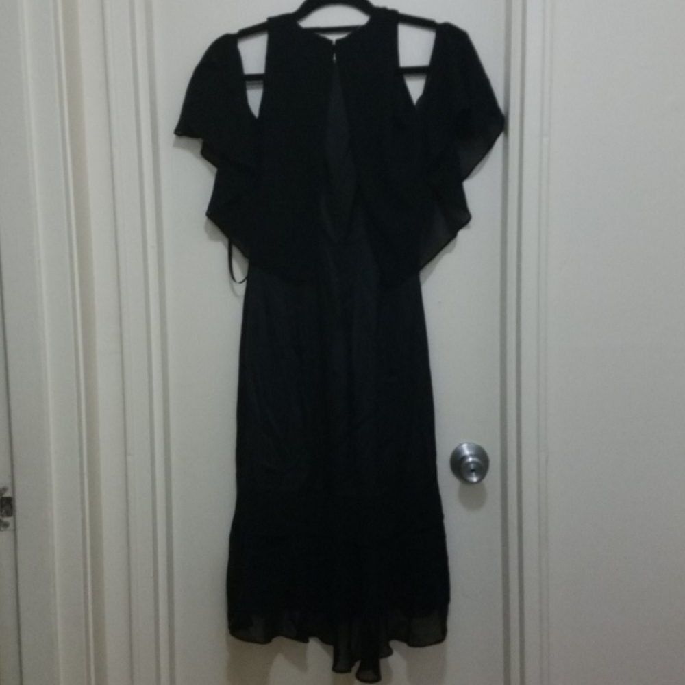 NWOT Bebe cold shoulder chiffon dress. - Picture 8 of 9